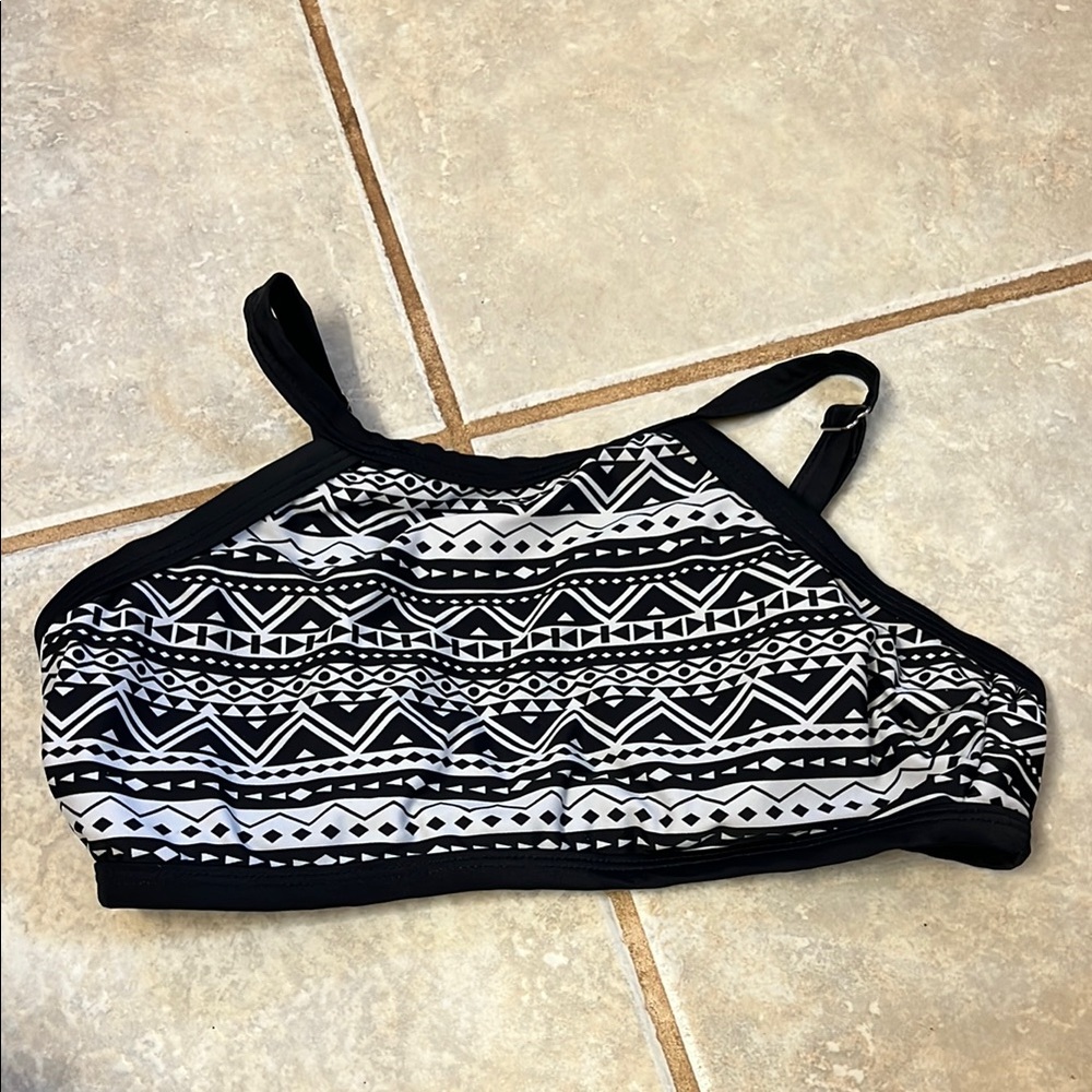 Black and White Geometric Print Bikini Top